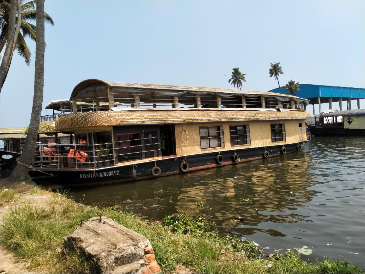 Agape Marari Appartement Mararikulam Buitenkant foto